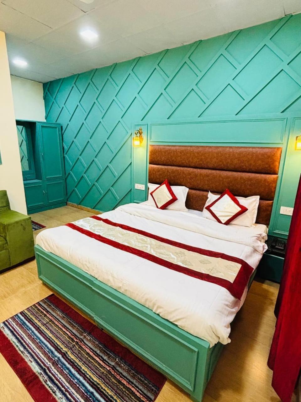 מוסורי Hotel Amar מראה חיצוני תמונה