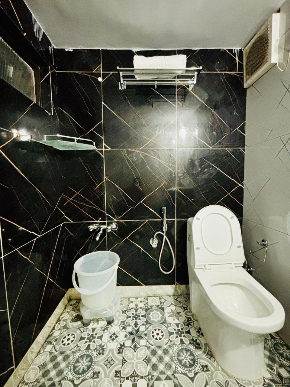 מוסורי Hotel Amar מראה חיצוני תמונה