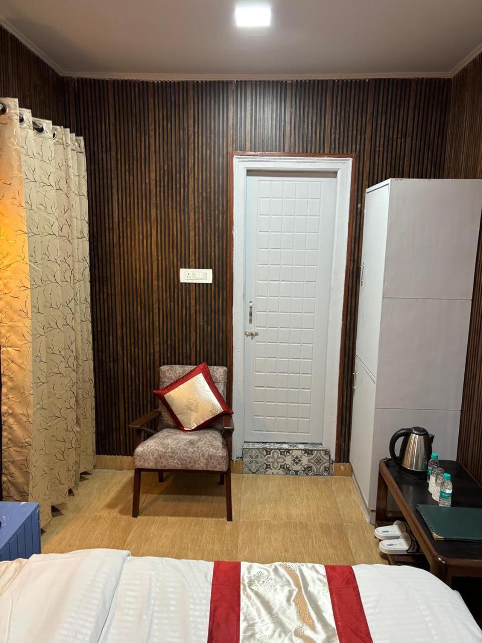 מוסורי Hotel Amar מראה חיצוני תמונה