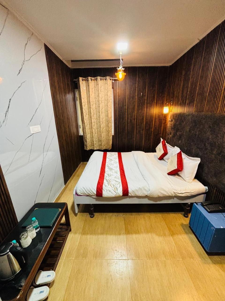 מוסורי Hotel Amar מראה חיצוני תמונה