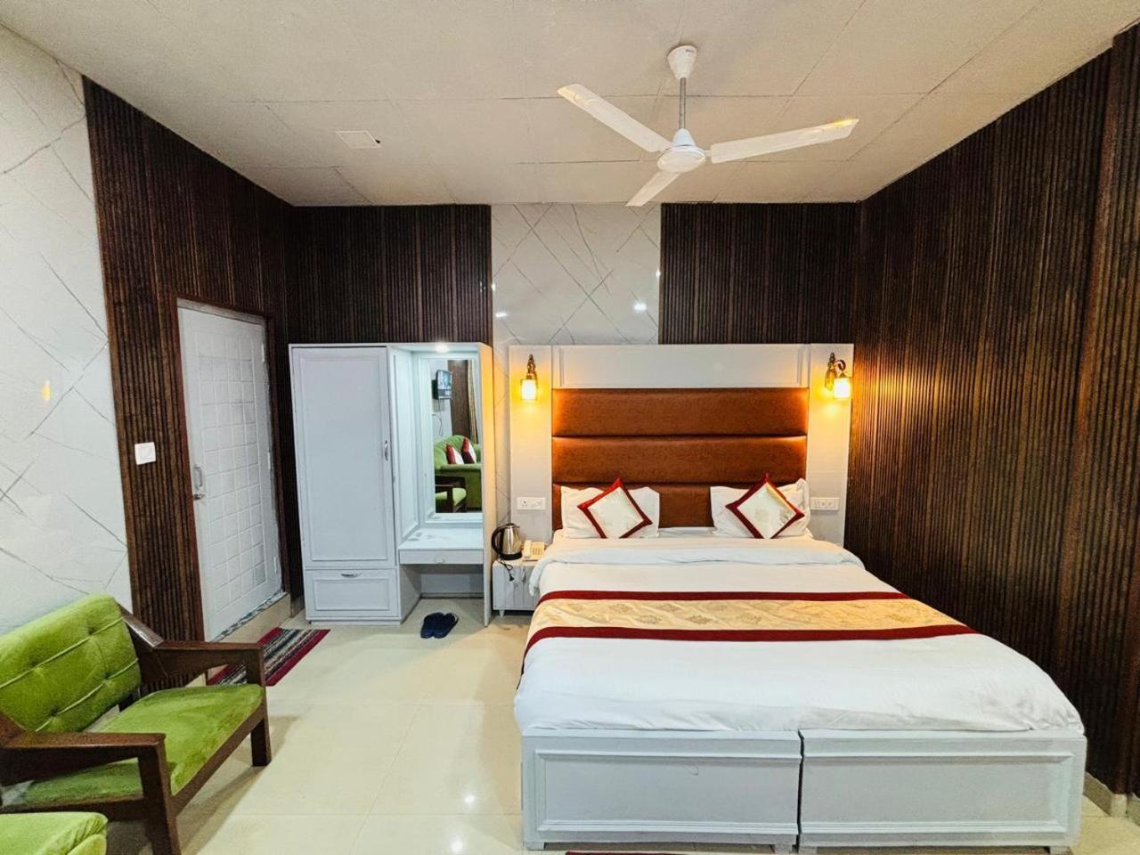 מוסורי Hotel Amar מראה חיצוני תמונה