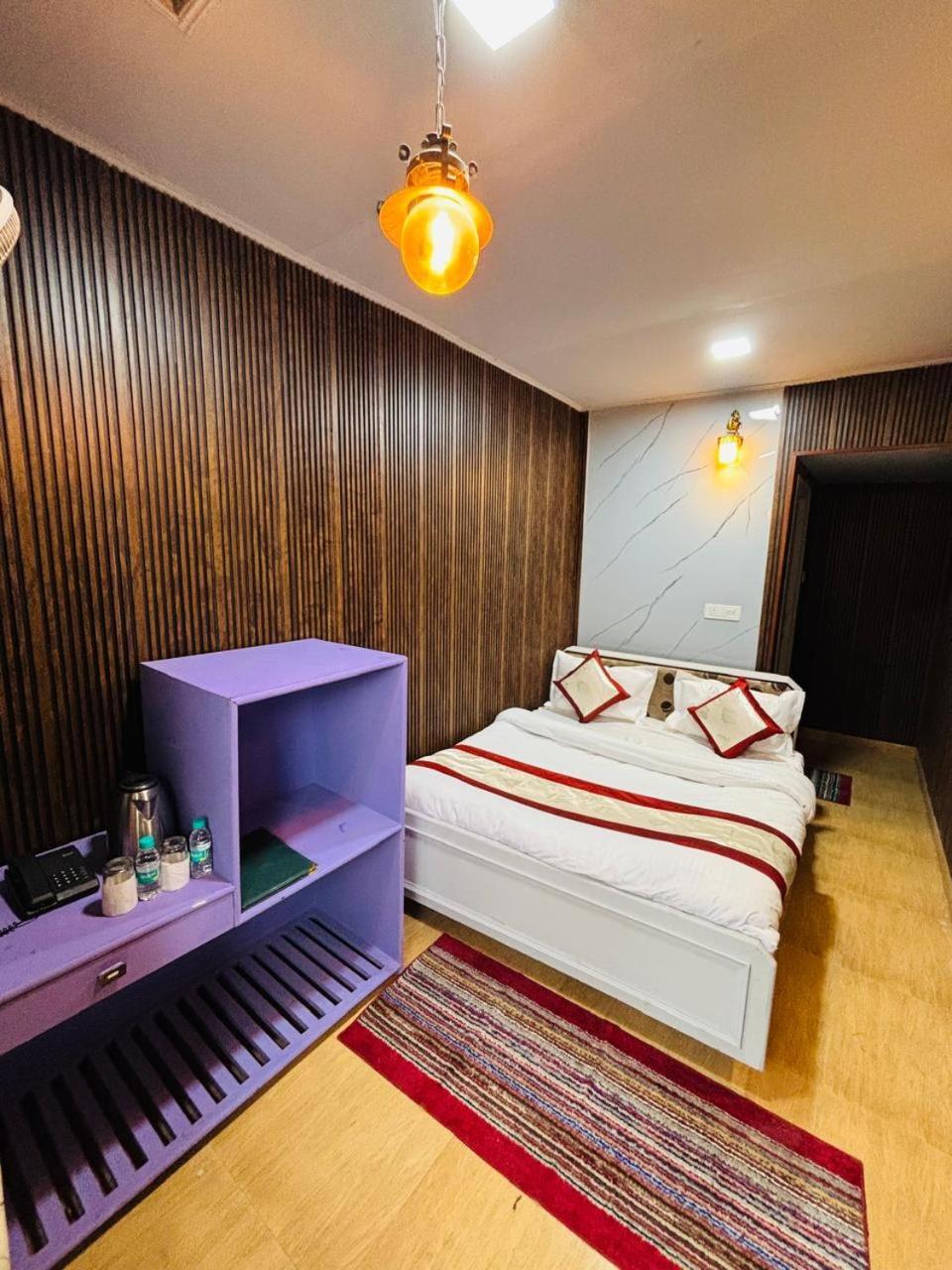 מוסורי Hotel Amar מראה חיצוני תמונה