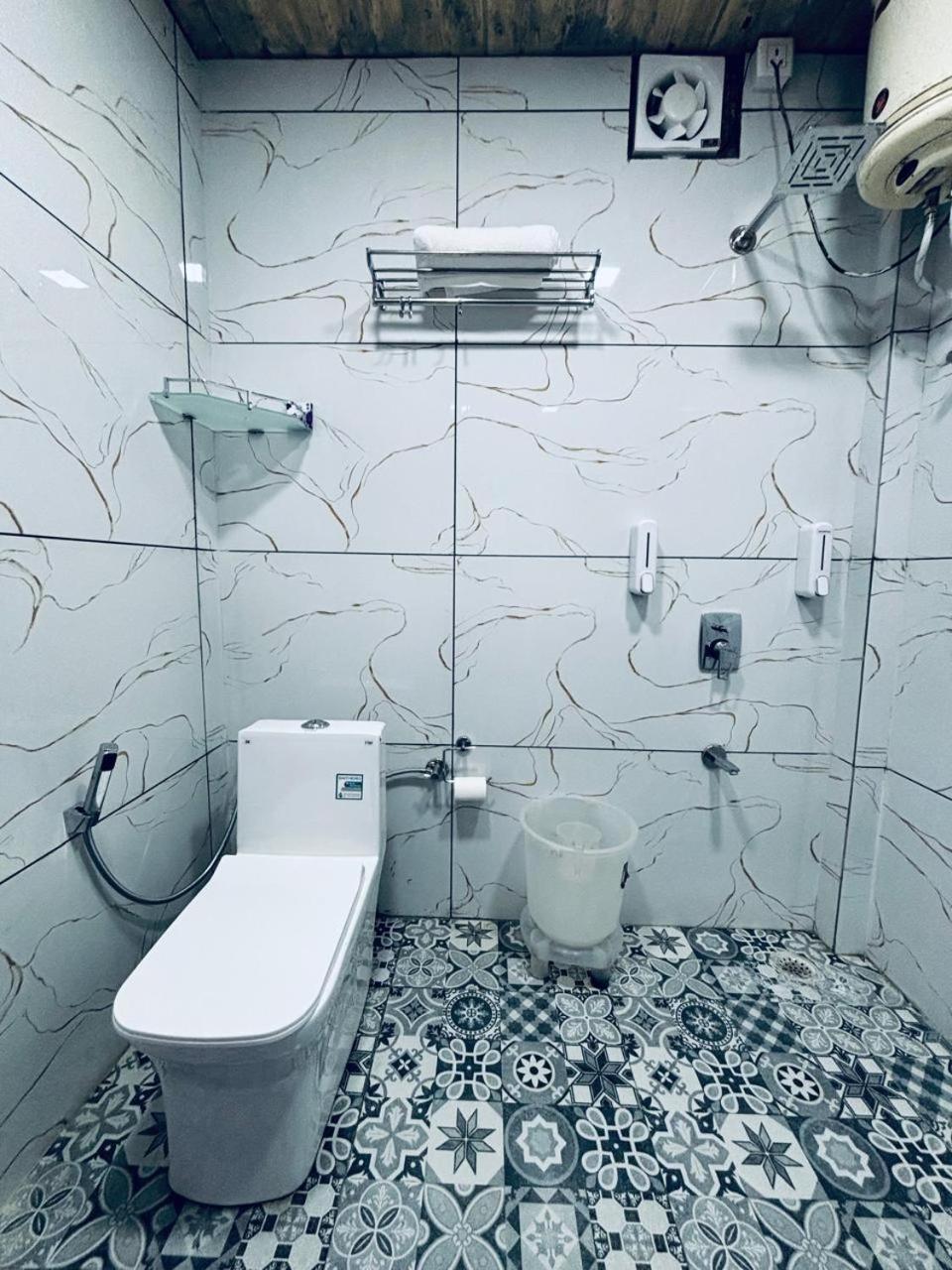 מוסורי Hotel Amar מראה חיצוני תמונה