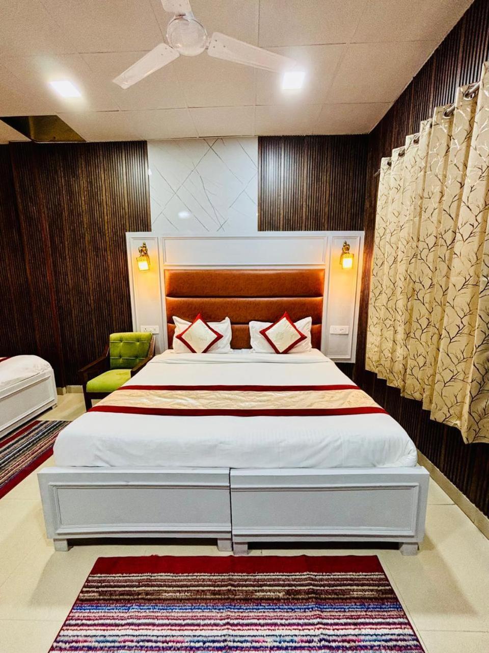 מוסורי Hotel Amar מראה חיצוני תמונה