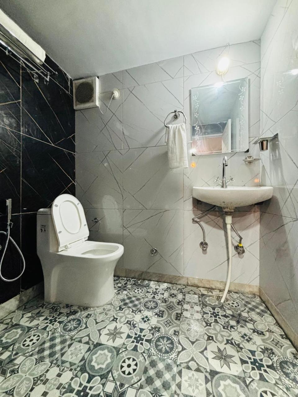 מוסורי Hotel Amar מראה חיצוני תמונה