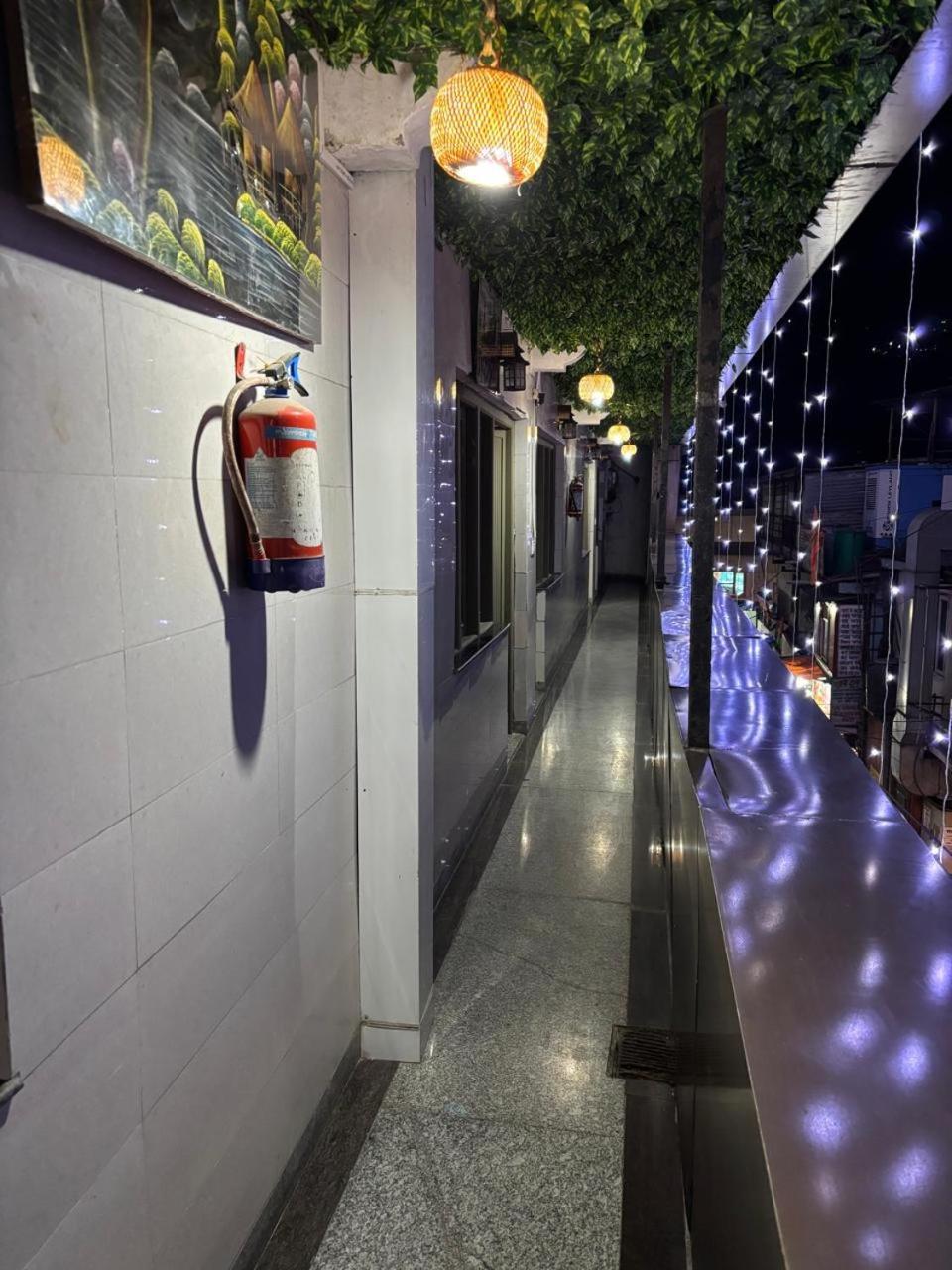 מוסורי Hotel Amar מראה חיצוני תמונה