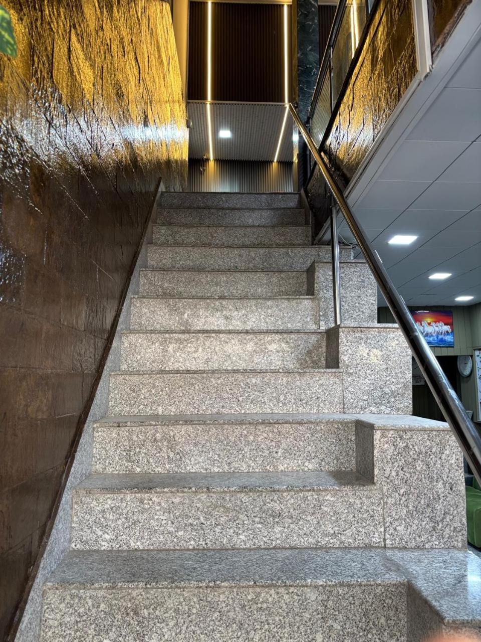 מוסורי Hotel Amar מראה חיצוני תמונה