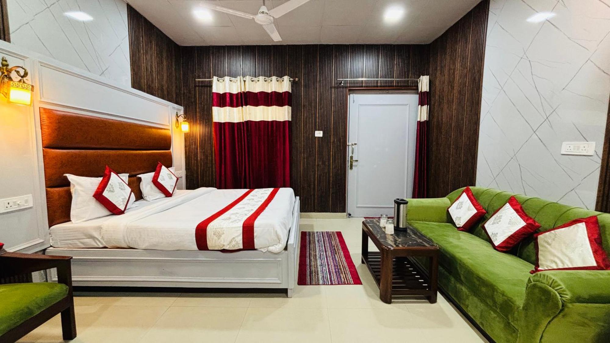 מוסורי Hotel Amar מראה חיצוני תמונה
