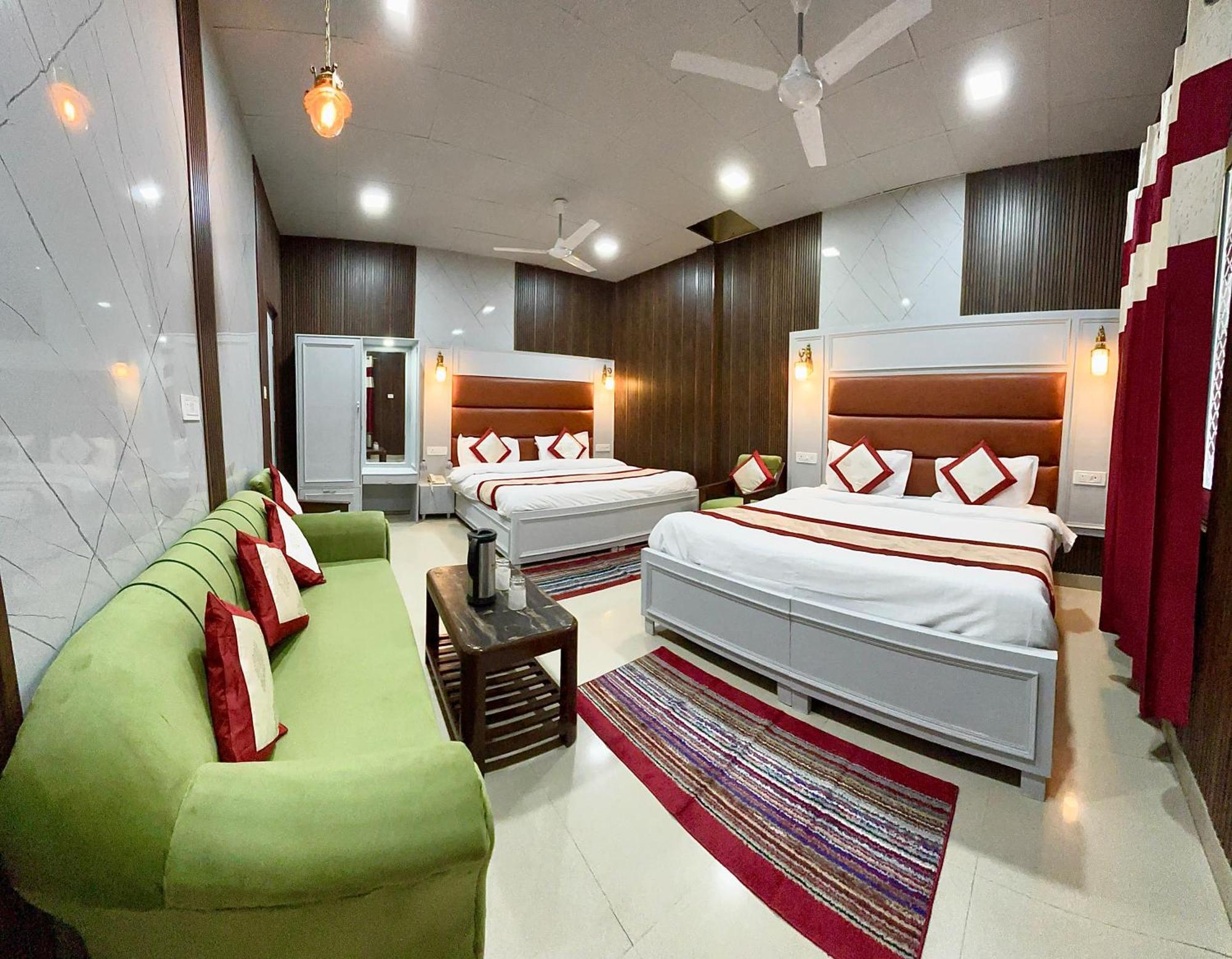 מוסורי Hotel Amar מראה חיצוני תמונה