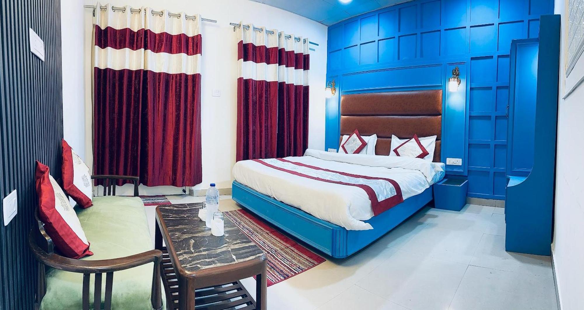 מוסורי Hotel Amar מראה חיצוני תמונה