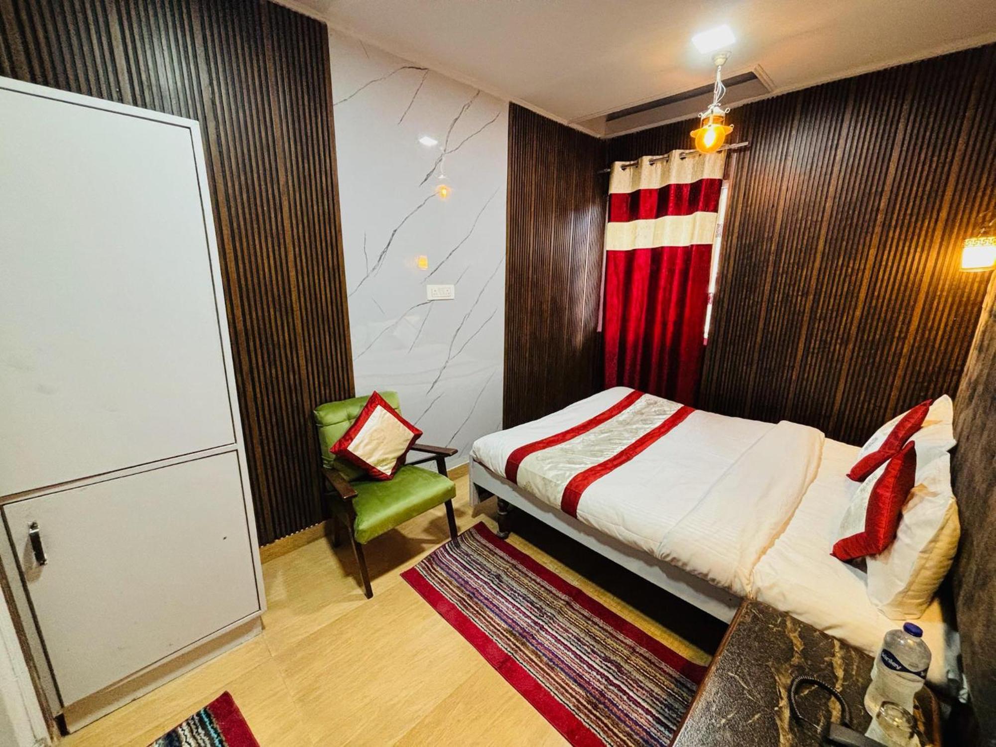 מוסורי Hotel Amar מראה חיצוני תמונה