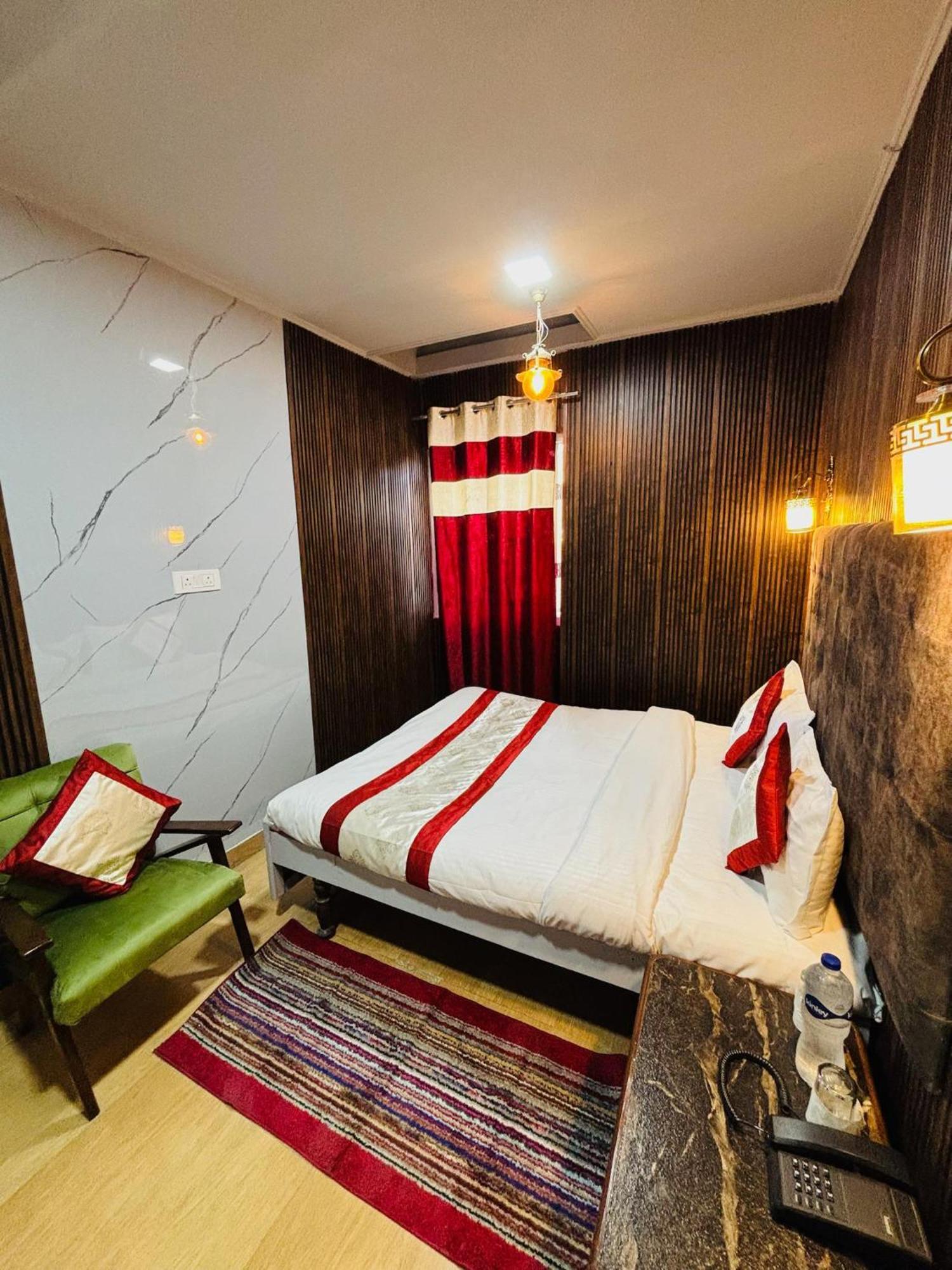 מוסורי Hotel Amar מראה חיצוני תמונה
